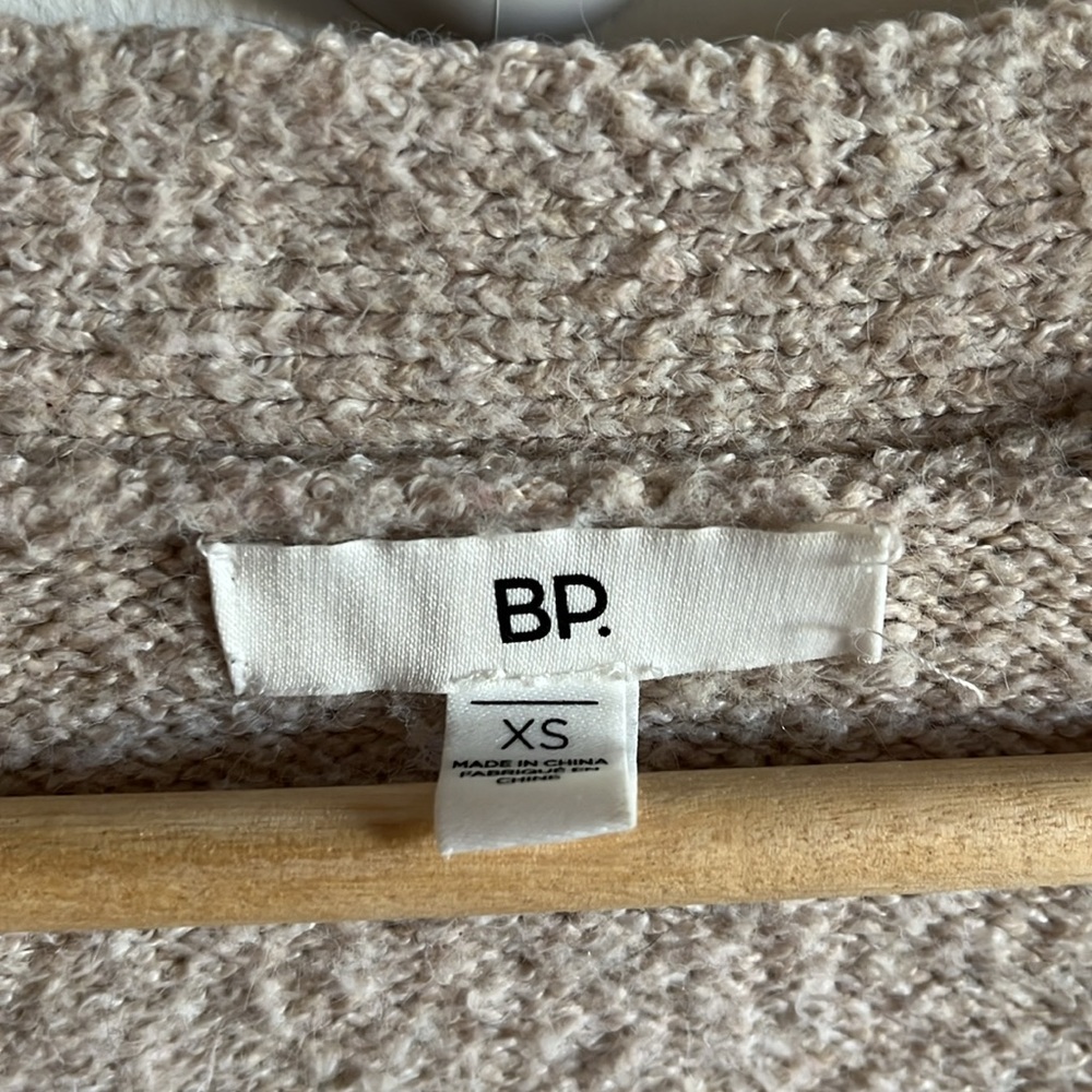 ✨2/$10✨ BP Beige Button Up Cropped Cardigan Sweater - Picture 2 of 6
